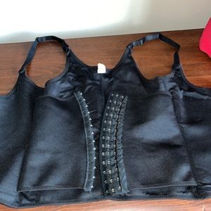 Reinforced Ribneck Shaper Size Medium NWOT